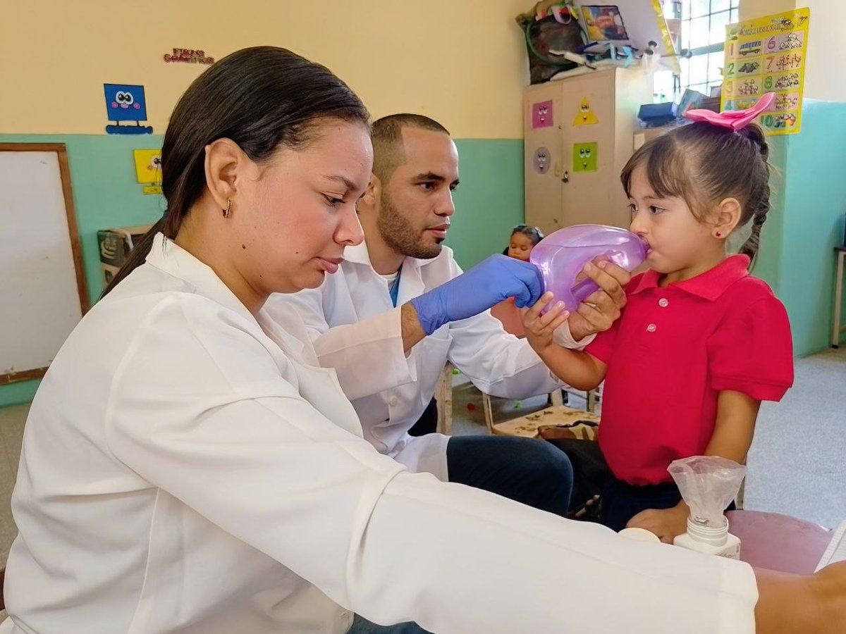 IpasmeOficial's tweet photo. La Unidad Médica Anaco y el C. D. I. Martín Marval llevaron el programa #VidaSaludableconIPASME a la U. E. Narciso Fragachán. Atendimos a docentes, trabajadores y niños con Medicina General, Odontología, vacunación, desparasitación y recreación. https://t.co/zYLOPuDylz