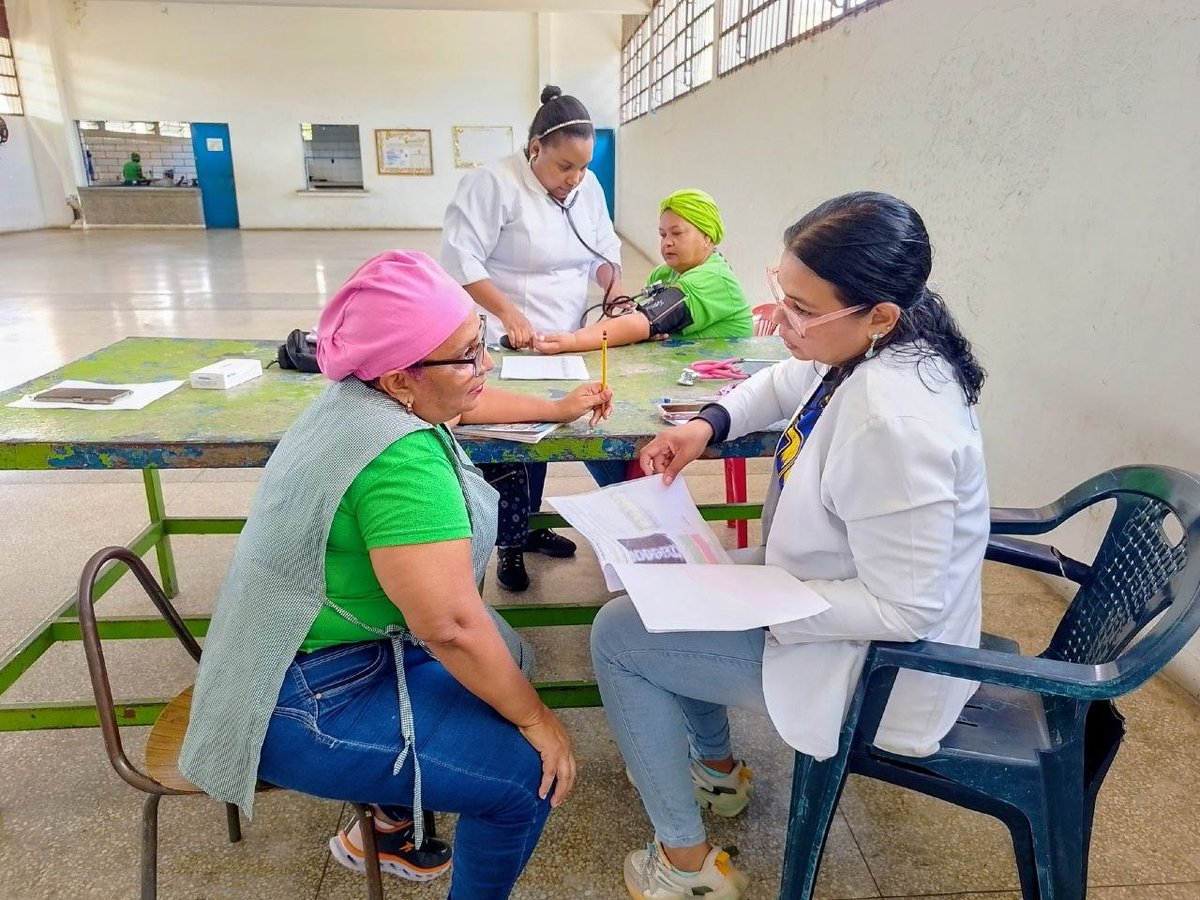 IpasmeOficial's tweet photo. La Unidad Médica Anaco y el C. D. I. Martín Marval llevaron el programa #VidaSaludableconIPASME a la U. E. Narciso Fragachán. Atendimos a docentes, trabajadores y niños con Medicina General, Odontología, vacunación, desparasitación y recreación. https://t.co/zYLOPuDylz