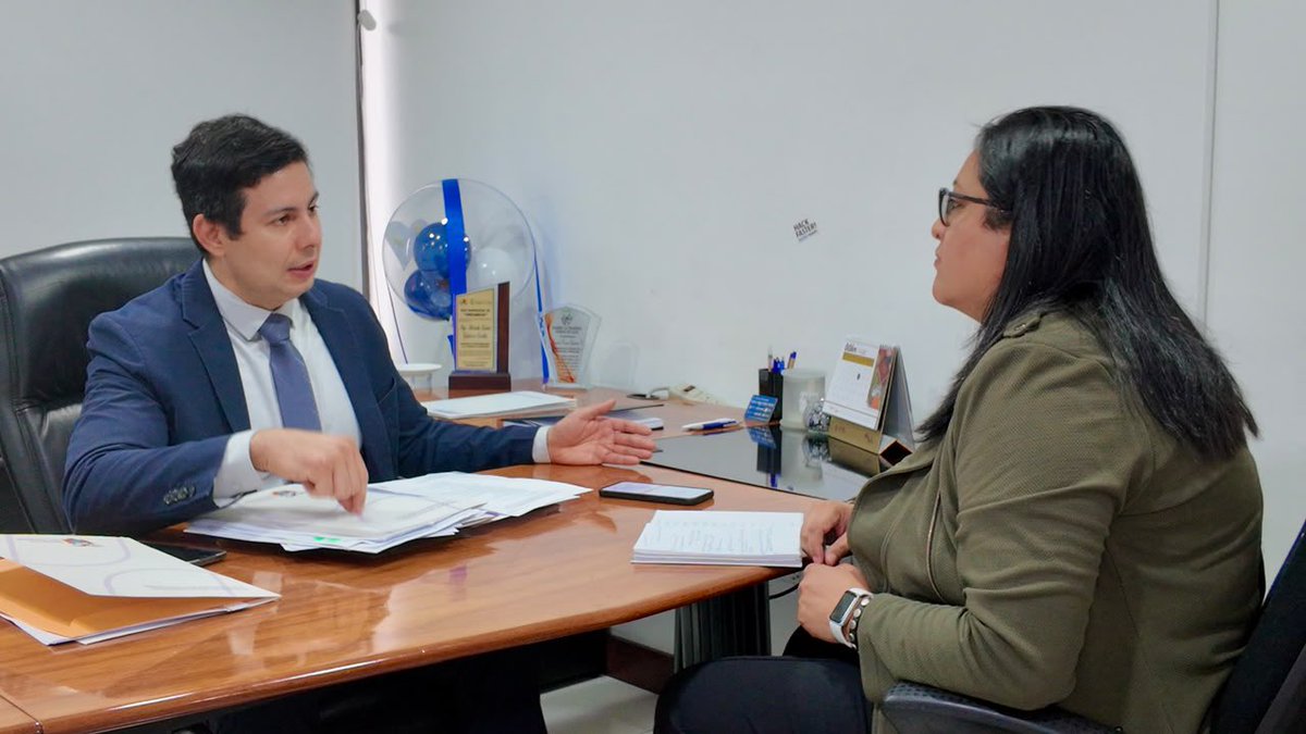 MIT_Ecuador's tweet photo. 📍#Pichincha | El viceministro de Tecnologías de la Información y Comunicación, @Ricardo__Guti, en entrevista con @eluniversocom, destacó las acciones que impulsa el Gobierno Nacional para acercar la tecnología a los ecuatorianos y avanzar hacia un Ecuador más conectado.

💻 Los Puntos Digitales Gratuitos (PDG) brindan capacitación y acceso a herramientas tecnológicas que abren nuevas oportunidades para la ciudadanía.
📡 La conectividad contribuye a cerrar brechas y facilita el acceso a servicios y oportunidades digitales.
🚀 Así, la transformación digital permite modernizar servicios, fortalecer capacidades y generar nuevas oportunidades para ciudadanos, emprendimientos y comunidades, construyendo un Ecuador más inclusivo y preparado para el futuro.