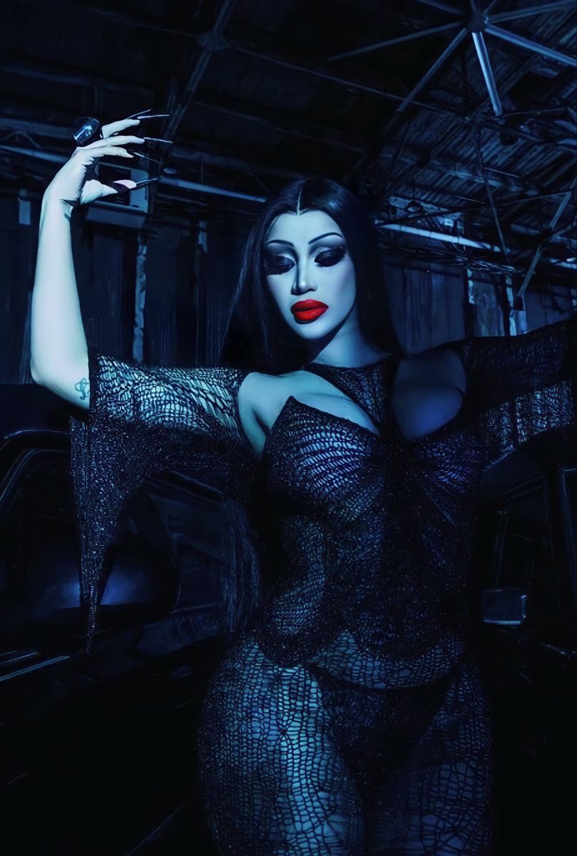 prettyandbardi's tweet photo. Cardi B is the Queen of Halloween 🩸🖤❤️‍🔥 https://t.co/QxslPbun45