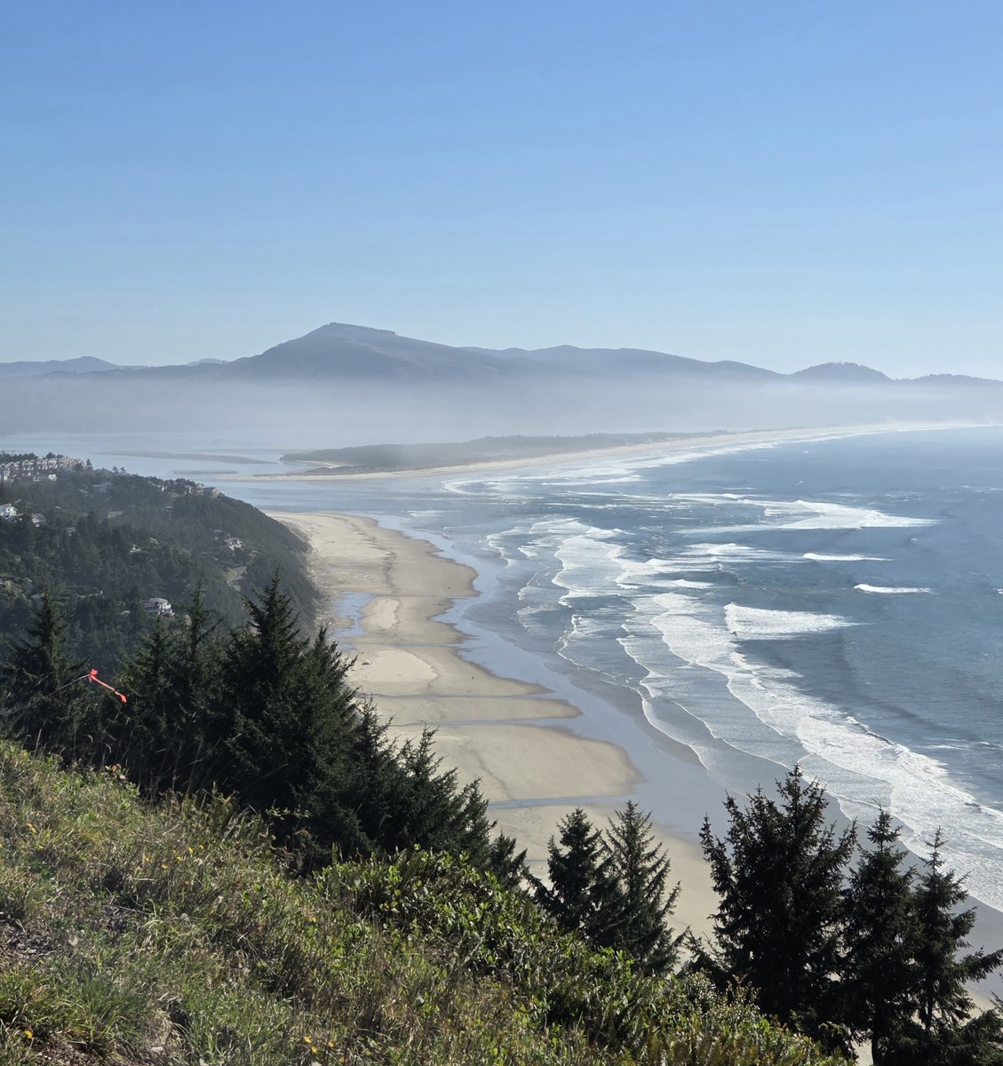 rodreed62's tweet photo. #BestCoast showing off today. 67 degrees and light wind 😎💪.  Oregon is the best place to be in early fall. https://t.co/QEfdNWdlej