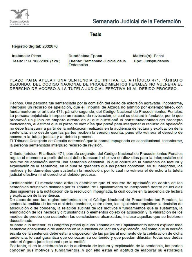 ERoqueH's tweet photo. El derecho a recurrir una condena penal exige tiempo real para construir la impugnación. La cuestión constitucional es determinar desde cuándo puede exigirse a la defensa que ese plazo comience a correr.
IDENTIFICACIÓN TÉCNICA DEL CRITERIO
Órgano emisor: Pleno de la SCJN | Época: Duodécima | Materia: Penal | Fuerza obligatoria: Jurisprudencia | Tesis: P./J. 186/2026 (12a.) | Registro digital: 2032670 | Publicación: 25/09/2026 | Aplicación obligatoria: 28/09/2026.
SÍNTESIS NORMATIVA
El Pleno determinó que el artículo 471, párrafo segundo, del Código Nacional de Procedimientos Penales es constitucional. El plazo de diez días para apelar una sentencia definitiva comienza a computarse a partir de la notificación realizada en la audiencia de lectura y explicación de sentencia, y no hasta que la defensa recibe posteriormente una copia escrita. La razón es que en esa audiencia las partes deben conocer los motivos y fundamentos de la resolución y la versión escrita debe encontrarse a su disposición. 
CRÍTICA JURÍDICA CENTRAL
La constitucionalidad de la regla depende de una premisa indispensable: que la audiencia no sea meramente formal. Si en ella debe iniciar el plazo impugnativo, también debe garantizarse acceso íntegro y efectivo a la sentencia. La Corte valida el artículo 471 porque presupone que la persona condenada y su defensa conocen materialmente la resolución, pueden aclarar su contenido y están en condiciones reales de estructurar agravios. 
DEBILIDADES ARGUMENTATIVAS
El criterio puede generar dificultades cuando exista distancia entre la audiencia formal y el acceso efectivo al texto completo de la sentencia. La regla resulta sólida sólo si se cumple la premisa fáctica que la sostiene: disponibilidad de la versión escrita y explicación suficiente. De no ocurrir así, la aplicación automática del plazo puede trasladar a la persona sentenciada las consecuencias de una deficiencia judicial.
CONTRADICCIONES SISTEMÁTICAS
No se advierte ruptura con la línea jurisprudencial anterior. El Pleno Regional ya había sostenido que el plazo de diez días se computa desde que surte efectos la notificación practicada en la audiencia de lectura y explicación. La nueva jurisprudencia añade el examen constitucional del artículo 471 frente a tutela judicial efectiva y debido proceso. 
RIESGOS E IMPLICACIONES PRÁCTICAS
Para la defensa, esperar una notificación escrita posterior puede provocar la preclusión del recurso. Para los tribunales, el inicio del plazo exige acreditar que la audiencia satisfizo realmente su función de conocimiento de la resolución. Para la alzada, la extemporaneidad no debería examinarse desvinculada de la regularidad de la notificación y del acceso efectivo a la sentencia.
ANTECEDENTES
La línea previa es relevante. La tesis I.8o.P.34 P (10a.), registro 2021933, sostuvo que la sentencia susceptible de apelación es el documento escrito materia de la audiencia de lectura y explicación. En sentido relacionado, la tesis I.9o.P.301 P (10a.), registro 2022798, situó el inicio del cómputo en esa audiencia. La contradicción fue resuelta por el Pleno Regional mediante la jurisprudencia PR. P. CN. J/1 P (11a.), registro 2026424, que estableció que los diez días se computan a partir del día en que surte efectos la notificación de la sentencia. 
CONCLUSIÓN
La regla no autoriza a computar mecánicamente el plazo desde una audiencia vacía de contenido. Su constitucionalidad descansa en una condición concreta: que al notificarse la sentencia exista conocimiento suficiente, acceso integral a la resolución y posibilidad real de preparar la apelación.
#SCJN #Jurisprudencia #DerechoPenal #ProcesoPenalAcusatorio #RecursoDeApelación #TutelaJudicialEfectiva #DebidoProceso