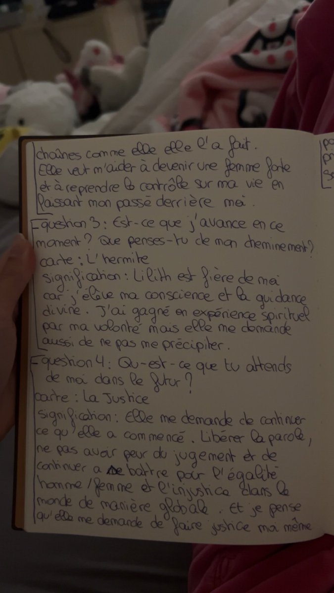 Atearachna's tweet photo. J’ai tout noté si ça vous intéresse !! J’espère que mon écriture est assez compréhensible pour vous mdrrr https://t.co/ZY0jSeuwTm