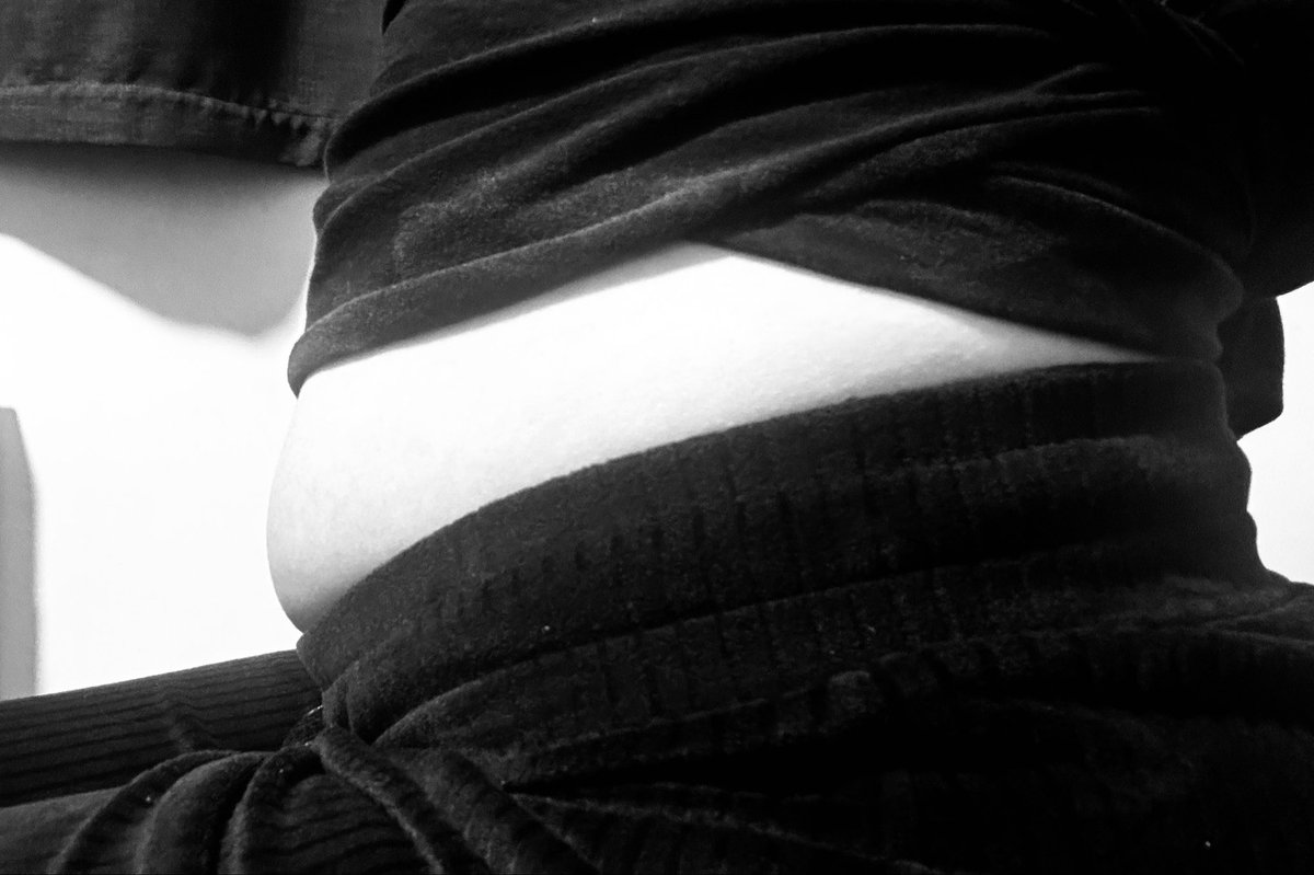 CherryPieEats's tweet photo. Here’s my belly before 2 litres of coke. If i don’t pop i’ll post an update. https://t.co/36NmoYvlPR