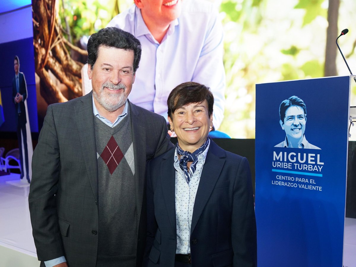 CentroMUT's tweet photo. Damos inicio al Summit del Centro para el Liderazgo Valiente Miguel Uribe Turbay. 

Hoy nos reunimos para reafirmar que el liderazgo es, ante todo, una responsabilidad con el futuro.

#LiderazgoValiente
#MiguelUribeVive
@coltefinancier1
@migueluribel
@deliajaramillo1 https://t.co/LUiSBGszNM