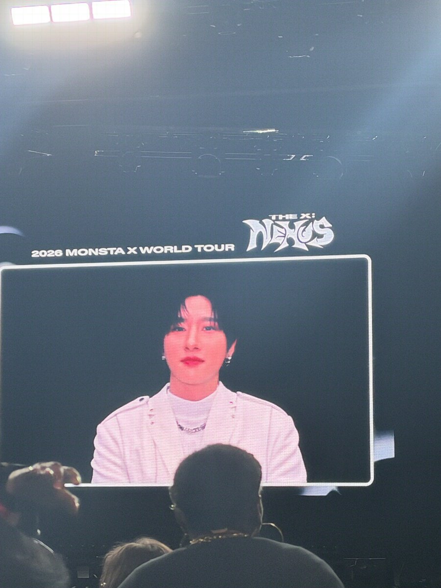 froggiejoo's tweet photo. was carrying around my kyunnie plush the entire night😼 mx probably didnt see it but i was having fun with it. i was sad not being able to kyunnie tho 😔😔 #MONSTAXinNY https://t.co/THLTwyn568