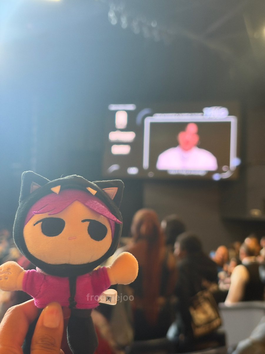 froggiejoo's tweet photo. was carrying around my kyunnie plush the entire night😼 mx probably didnt see it but i was having fun with it. i was sad not being able to kyunnie tho 😔😔 #MONSTAXinNY https://t.co/THLTwyn568
