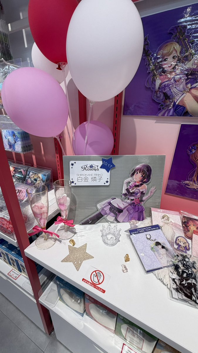 Kanon_Shizaki's tweet photo. おはようございます！

先日めぐちぃさんと #バンドリストア に行ってきました！

バンドリの年表とかもあって凄くエモいと思うんでぜひ皆様も遊びに行ってみて下さい！
サインも書きました✍🏻探してみてね https://t.co/TpXWj4zuIR
