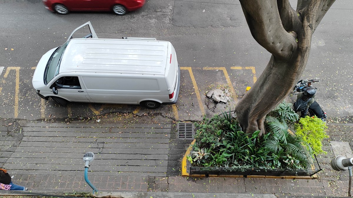 gar08221515's tweet photo. @UCS_GCDMX @laJuareznuestra Se volvio a poner urge envien agentes #TransitoGCDMX callr Marsella 7 entre Versallea y Berlin Colonia Juarez Alcaldia Cuauhtemoc https://t.co/TZAYNB8L0G