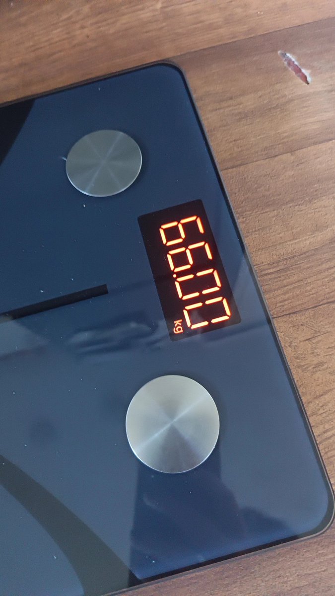 leapordpaws's tweet photo. am i in heaven or smth what's going on bro (same day, 65kg is most recent)

i weight like 68kg yesterday and i haven't fasted, all I've ate today was a slice of toast so maybe that's why? and cause i tried to od https://t.co/gqmN4igBs8