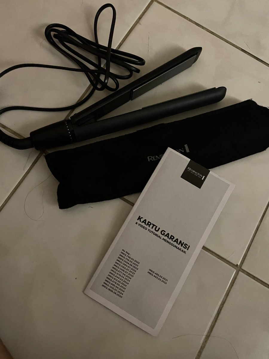 28ljn's tweet photo. WTS Catokan Remington S3700

+ Masih ada kartu garansi sampe 31 januari
+ Cepet panas, 15dtk siap pakai
+ Suhu sampe 230
+ kabel 360

- Pemakaian https://t.co/MTk1CkhEn9