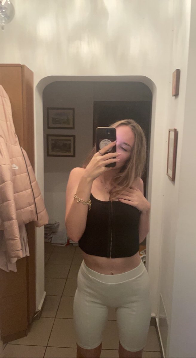 alicebuck01's tweet photo. What you doing tonight ?? 
If you want me around let me know ❤️😍 https://t.co/9jGIudaU0v