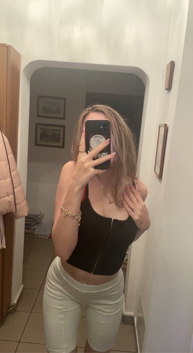 alicebuck01's tweet photo. What you doing tonight ?? 
If you want me around let me know ❤️😍 https://t.co/9jGIudaU0v