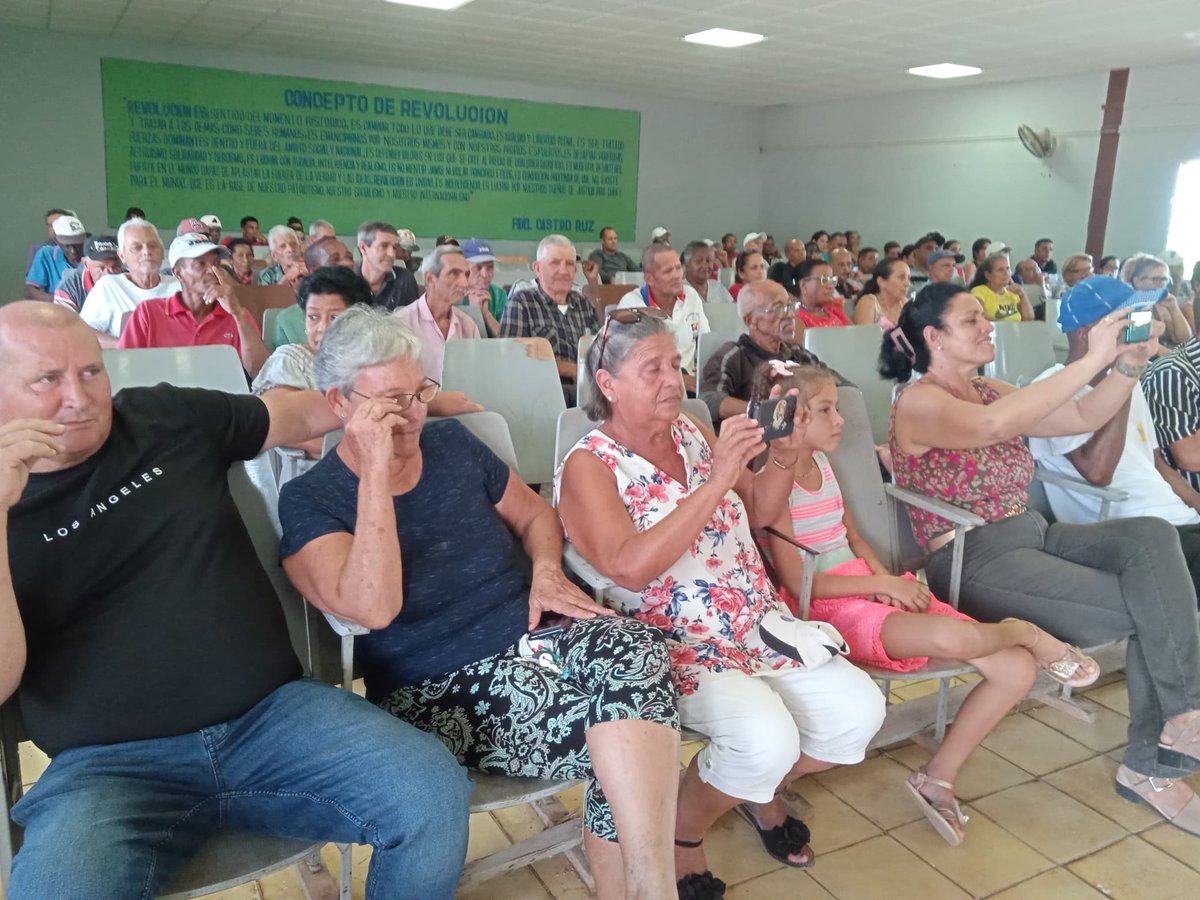borisep646's tweet photo. Entrega el Sindicato Nacional y Provincial de la Construcción en Artemisa la condición de Destacó Nacional a la Fabrica de Cemento Mártires de Artemisa por los resultados alcanzado en la emulación socialista.
#PorCubaJuntosCreamos https://t.co/6AShwbZS1L