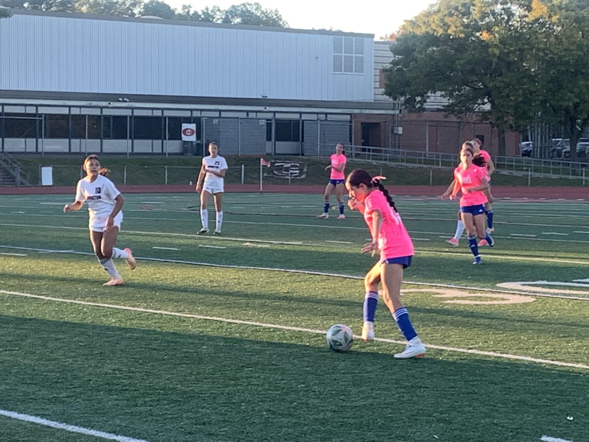 WeHartford's tweet photo. Kyra Baun penalty kick with :27 to go in first gives Hall the 1-0 halftime lead over Farmington.@WeHartford @HallWHAthletics https://t.co/ap8J8TqmD9