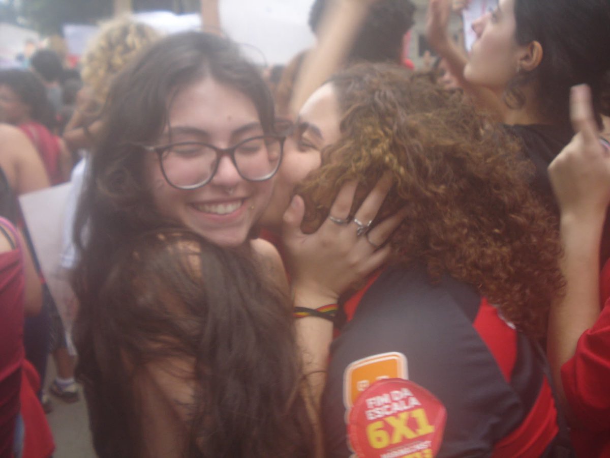 minitankuda's tweet photo. lutando pra nunca perder o direito de te amar ja que é justa toda forma de amor! Dito isso dia 25 é 13 ⭐️⭐️⭐️⭐️ https://t.co/7V0qba9boZ