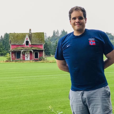 jorgegogdl's tweet photo. Emiliano López Garrido, sobrino de AMLO, hijo de su hermano y ahora pre candidato a diputado federal por Morena en Chiapas, Pío López Obrador de viaje por Noruega, Croacia y El Congo. 

Demostrando la austeridad republicana y los valores de la 4t https://t.co/mz6uSb6Fy6