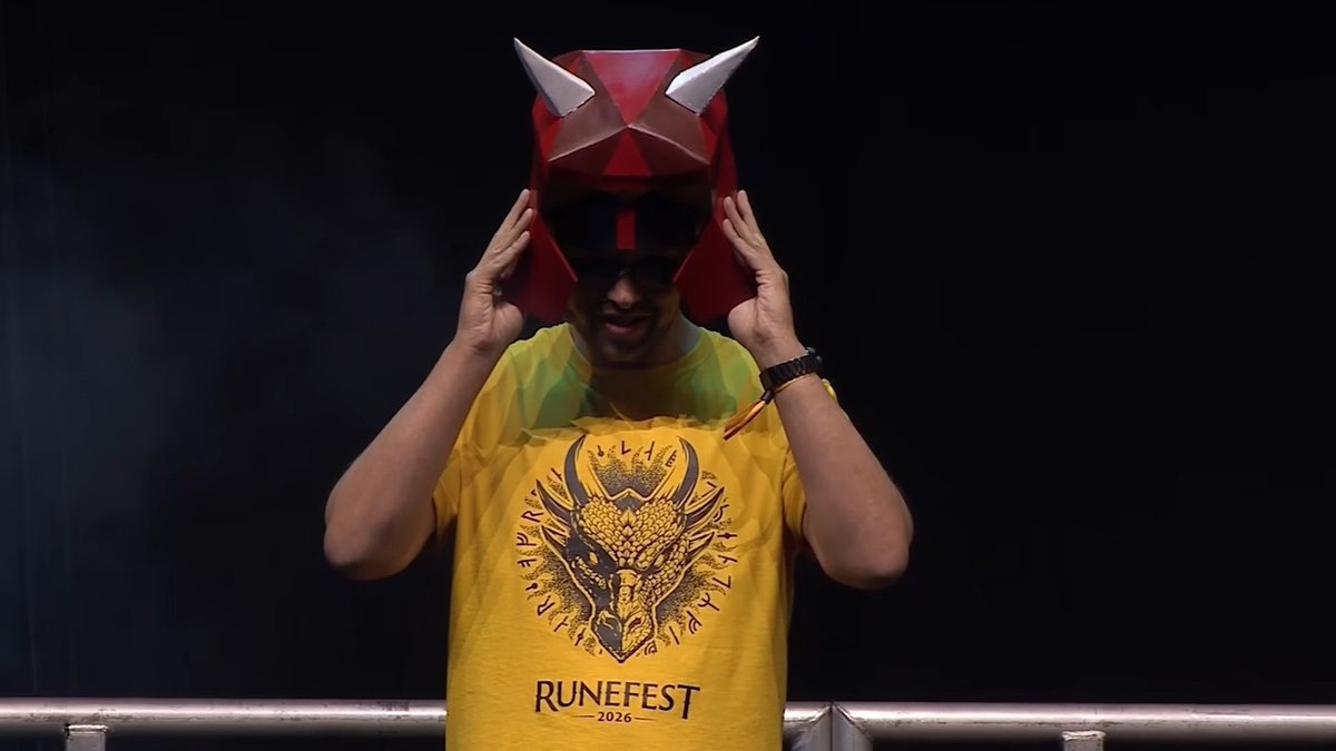 Lanbrew's tweet photo. Oof. An Old School RuneScape bug respawned players inside boss arenas, getting them killed twice and wiping billions in gear. Jagex took worlds offline to fix it, and affected players got their items back. Via @GamesRadar #OSRS https://t.co/6f1D2pRFk7 https://t.co/NbYv5kU0tA