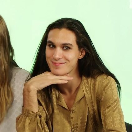 CoralineLovesMa's tweet photo. Happy birthday Ethan!! 🥳🎂💗 #Ethaneskin26Years https://t.co/R9eMwuEu5i