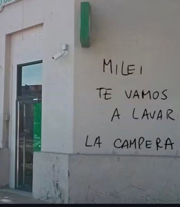 axel_gigachad's tweet photo. Con una hidrolavadora (?) https://t.co/VxgydSED5n