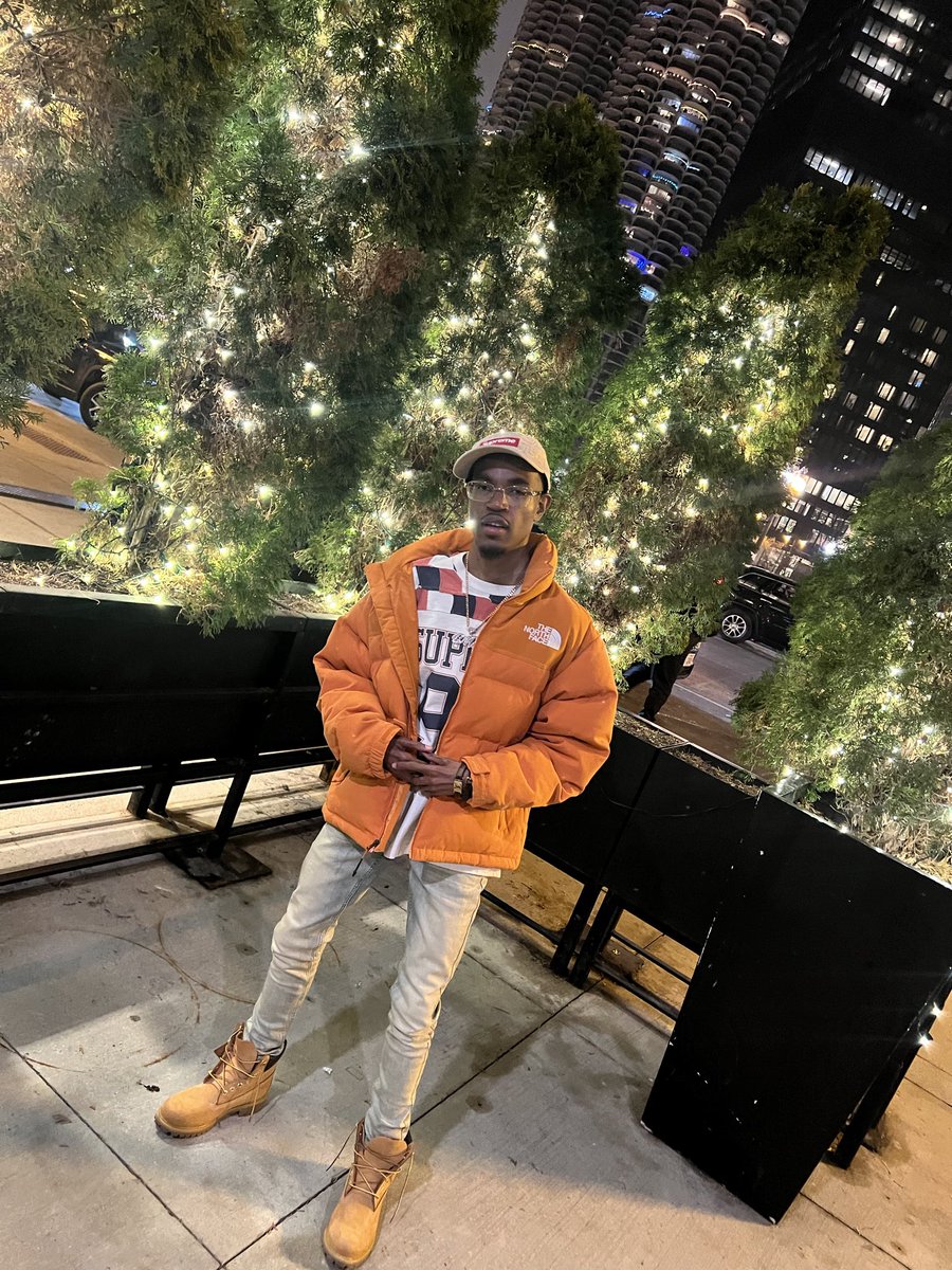 1200Tymoney's tweet photo. “Gone and copy this Fashion… ‘I’ll make you double back to look again” 🥵 https://t.co/DFry8aJtyA