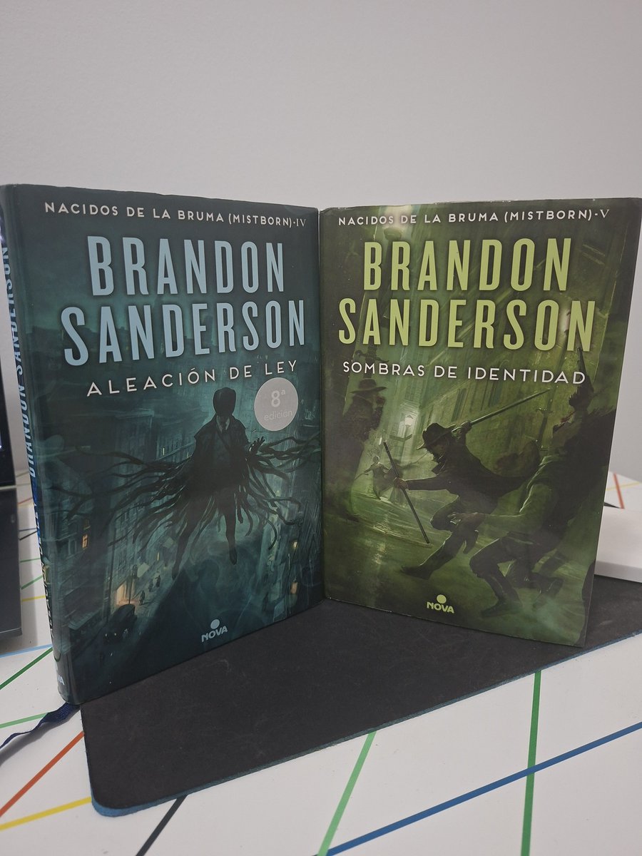 Coffisinho's tweet photo. Estoy a tiempo de no liarla? A ver yo no he empezado 2da era mistborn porque básicamente al inicio tenía solo sombras de identidad y justo me compré el camino de los reyes y lo empecé pero no sé si recular y leer 2da era (me faltan brazales de duelo y el metal perdido) https://t.co/HV5o8ILciR
