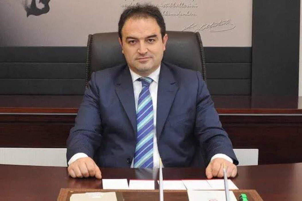 girayto's tweet photo. Tanıdığım ithalat yapan firmalar var.
İnsanlar legal ticaretleri için 10.000-20.000 usd göndermek istiyor dünya kadar evrak istiyorlar.
Bu adam 400.000.000 usd göndermiş kimse hoop dememiş. https://t.co/oMOguiS6ac