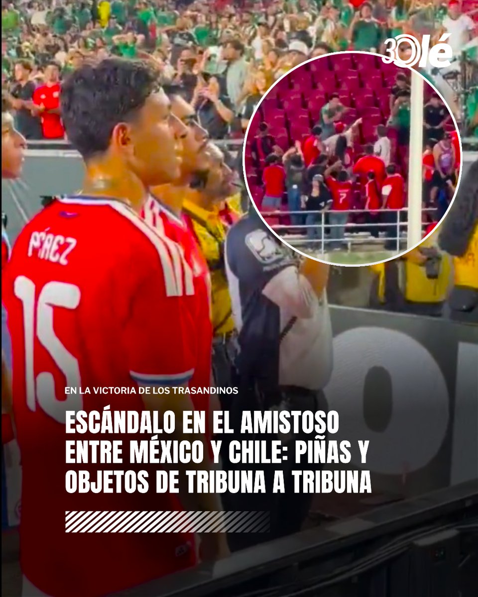 DiarioOle's tweet photo. ESCÁNDALO EN EL AMISTOSO ENTRE CHILE Y MÉXICO 👎

👊💥 En el duelo disputado en el Memorial Stadium de Los Angeles, los hinchas de ambas selecciones se cruzaron en las tribunas

😨🏟️ Hubo piñas, objetos de tribuna a tribuna y corridas

🇨🇱🆚🇲🇽 El encuentro terminó 2-0 a favor de los trasandinos