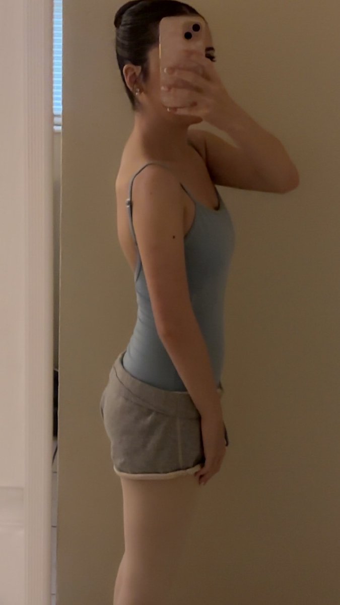 trulyarii's tweet photo. being bmi high 18s and low 19s at 4’11 is actually hell. 
in selfies i look average &amp; i look wayy bigger anywhere else https://t.co/paVR6AqIpe