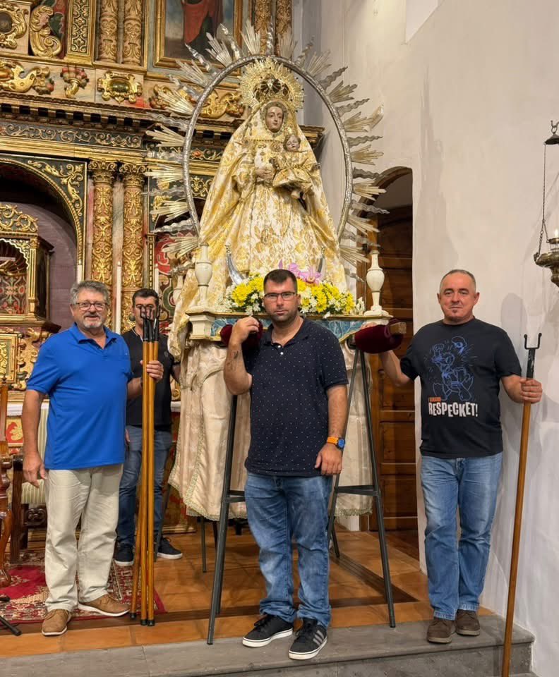 BorjaSenado's tweet photo. Misa en honor a Nuestra Señora del Rosario, Patrona de Breña Baja🔔Un día especial para felicitar a todas las Rosario👏Gracias al Coro Parroquial, al Coro Gandara y Banda de Música de Breña Baja, q entre tod@s nos deleitaron con unos entrañables momentos durante el acto litúrgico https://t.co/rPOrZgHVeo