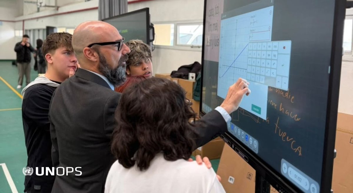UNOPS_es's tweet photo. Visitamos una escuela técnica en Neuquén para acompañar una entrega de equipamiento educativo junto a @GobProvinciaNqn 

🤖🌟Garantizar la inclusión tecnológica en las aulas es clave para reducir la brecha digital y potenciar el aprendizaje. 🧵👇 https://t.co/PHuy0WQybo