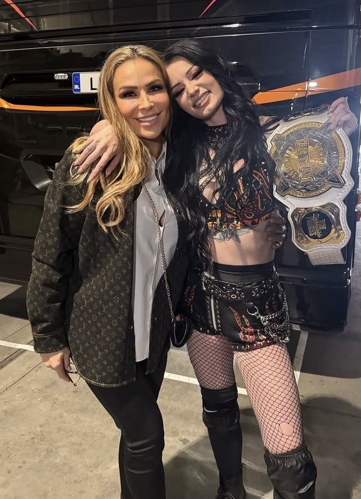 170892p's tweet photo. day 32 posting paige until she gets a title again https://t.co/4m9XCLvS1A