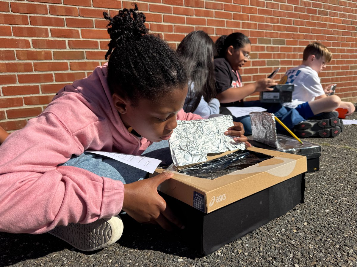 BayShoreSchools's tweet photo. Students at Bay Shore Middle School learned how to cook without gas or electricity. The students built their own solar ovens using cardboard boxes, aluminum foil, and plastic wrap. #ItsAShoreThing https://t.co/j7vfZVWN6m