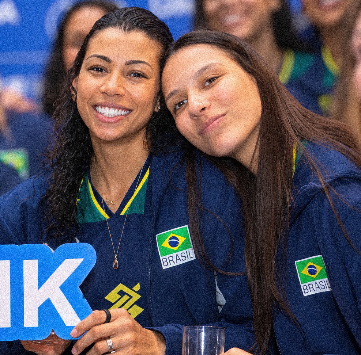 wtfjuliamaria's tweet photo. únicas centrais possíveis zé roberto dá teus pulos https://t.co/vtv4UEQORp