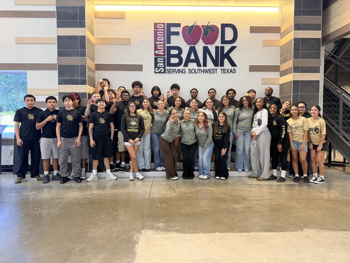 swisd_swlbbball's tweet photo. Blessed to do our annual 🏀 Community Service event with @GirlsbballSwl at the @safoodbank serving those in need! 

#TitanPride 
⚫️🟡🟢 https://t.co/ehIUl4gJ0I