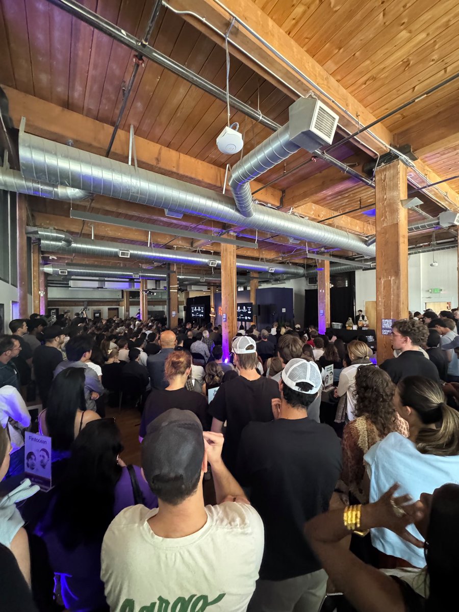 Alicebentinck's tweet photo. Standing room only @join_ef Demo Day. Time for a bigger office?! https://t.co/a3sgnlAr3n