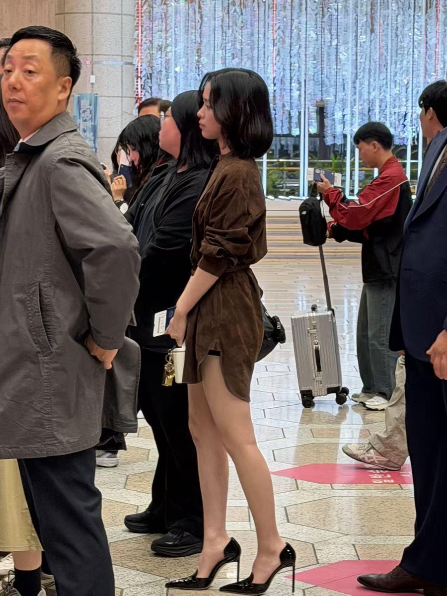 thinkaboutryu's tweet photo. THE HEELS OMG https://t.co/A7q87lUPWf