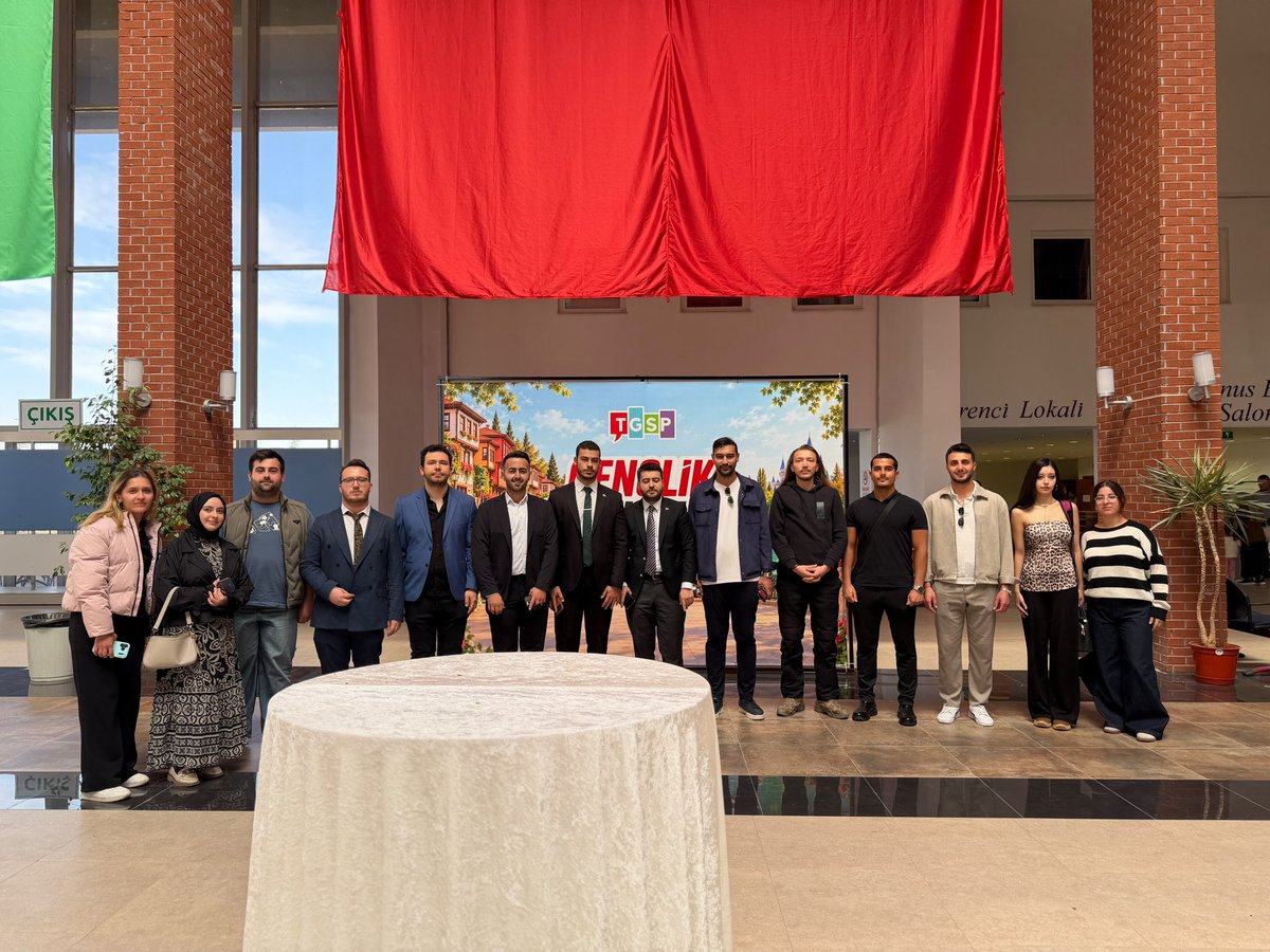 akgenceskisehir's tweet photo. Gençliğimizle omuz omuza, Türkiye Yüzyılı hedeflerimize doğru! 🇹🇷

N. Bilal Erdoğan ve Ali Haydar Ustaosmanoğlu’nun katılımlarıyla Anadolu Üniversitemizde gençlerimizle bir araya geldik.

Samimiyetimiz, kardeşliğimiz ve ortak davamızla; güçlü yarınları birlikte inşa edeceğiz.

AK Gençlik burada, gençlik burada!