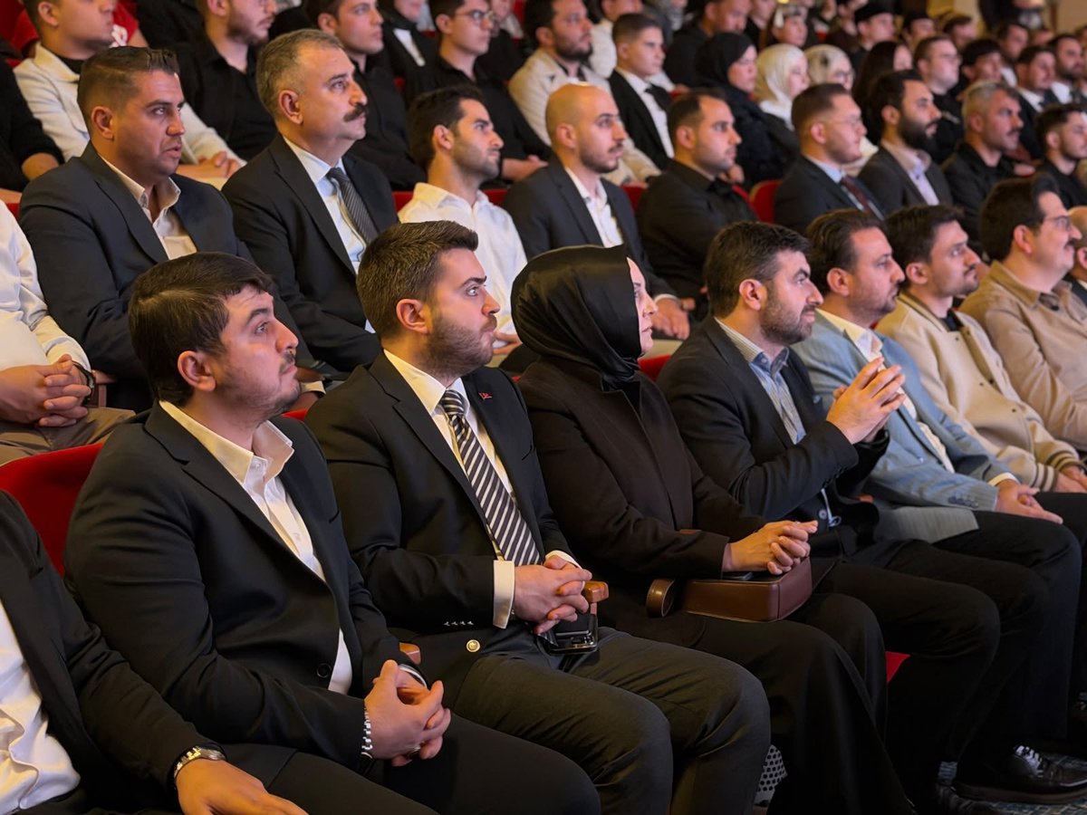 akgenceskisehir's tweet photo. Gençliğimizle omuz omuza, Türkiye Yüzyılı hedeflerimize doğru! 🇹🇷

N. Bilal Erdoğan ve Ali Haydar Ustaosmanoğlu’nun katılımlarıyla Anadolu Üniversitemizde gençlerimizle bir araya geldik.

Samimiyetimiz, kardeşliğimiz ve ortak davamızla; güçlü yarınları birlikte inşa edeceğiz.

AK Gençlik burada, gençlik burada!
