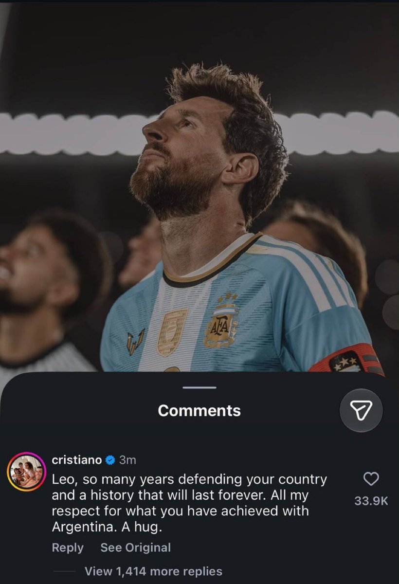 centregoals's tweet photo. 🚨🚨| Cristiano Ronaldo comments under Lionel Messi's post:

“Leo, so many years defending your country and a story that will live on forever. You have all my respect for everything you’ve achieved with Argentina. A hug.” 🫂 https://t.co/4AYoyYXcdm