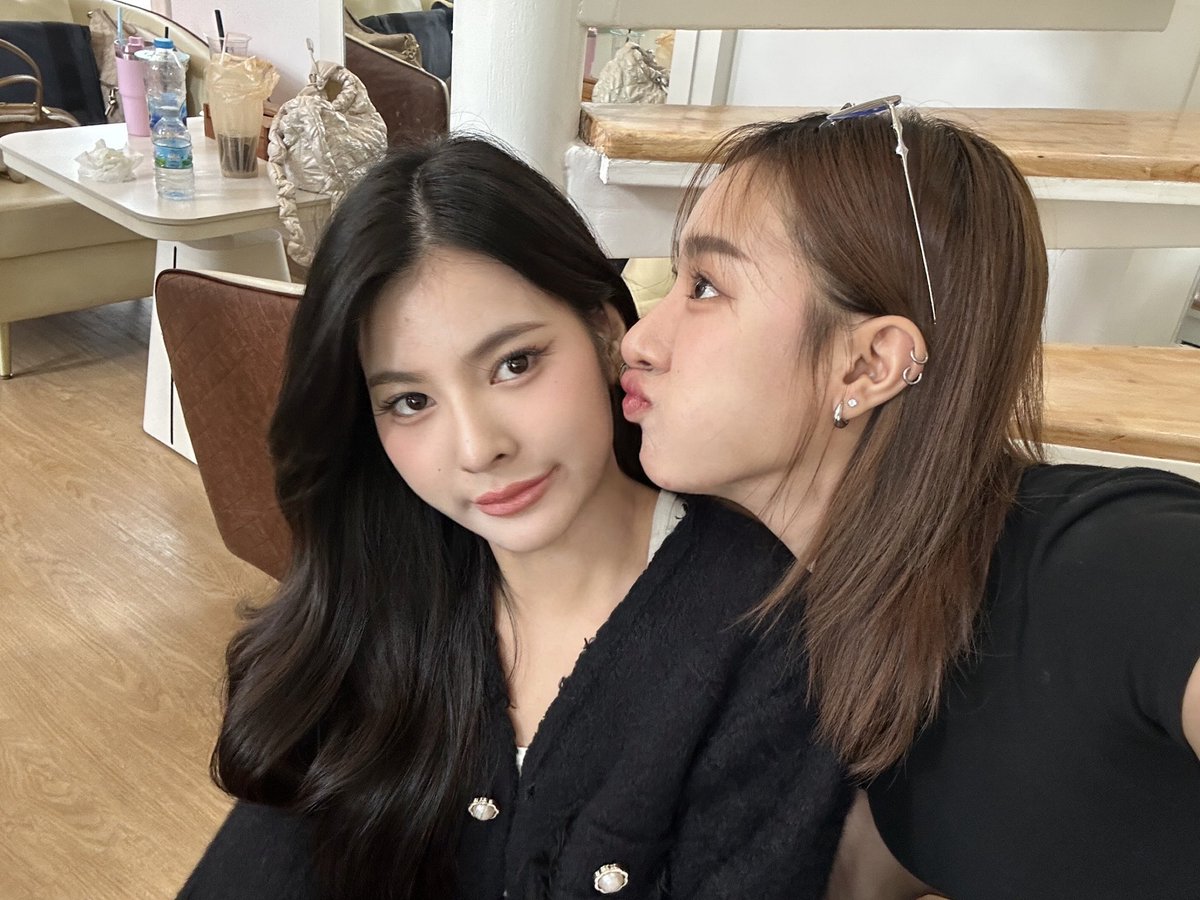 cherlynnnk's tweet photo. ปอยปอยรักลูกเกดที่สุดในสามโลกกกกกกกก @Lookged728552  #poylookged https://t.co/gKtitJRUTS