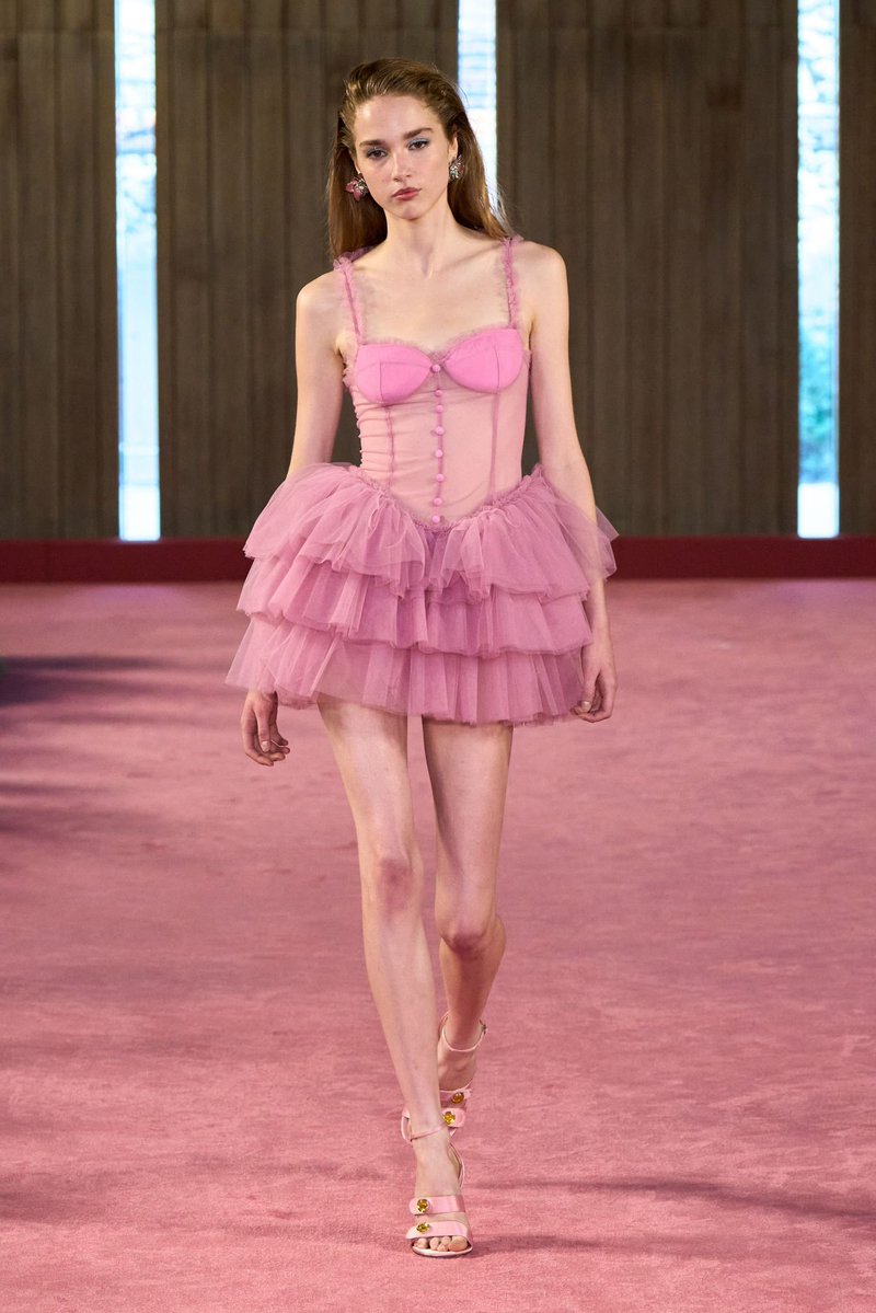 fashionitgirl's tweet photo. blumarine ss27 https://t.co/HskFsHB0bI