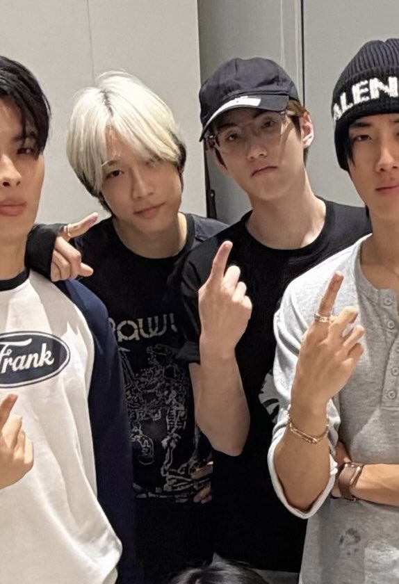 areamunx42's tweet photo. วัน ๆ ของต๋ป๋😗

pm🌚                                             am🌝 https://t.co/UnApoGcDLz
