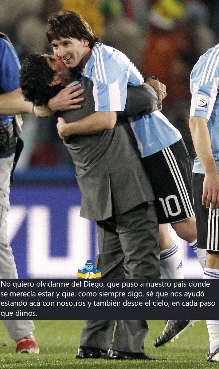 la12tuittera's tweet photo. 🇦🇷LIONEL MESSI se acordó de DIEGO ARMANDO MARADONA en su carta despedida de la Selección #Argentina:

"No quiero olvidarme del Diego, que puso a nuestro país donde se merecía estar y que, como siempre digo, sé que nos ayudó estando acá con nosotros y también desde el cielo, en cada paso que dimos".

🤝De 10 a 10, de 🐐a🐐.