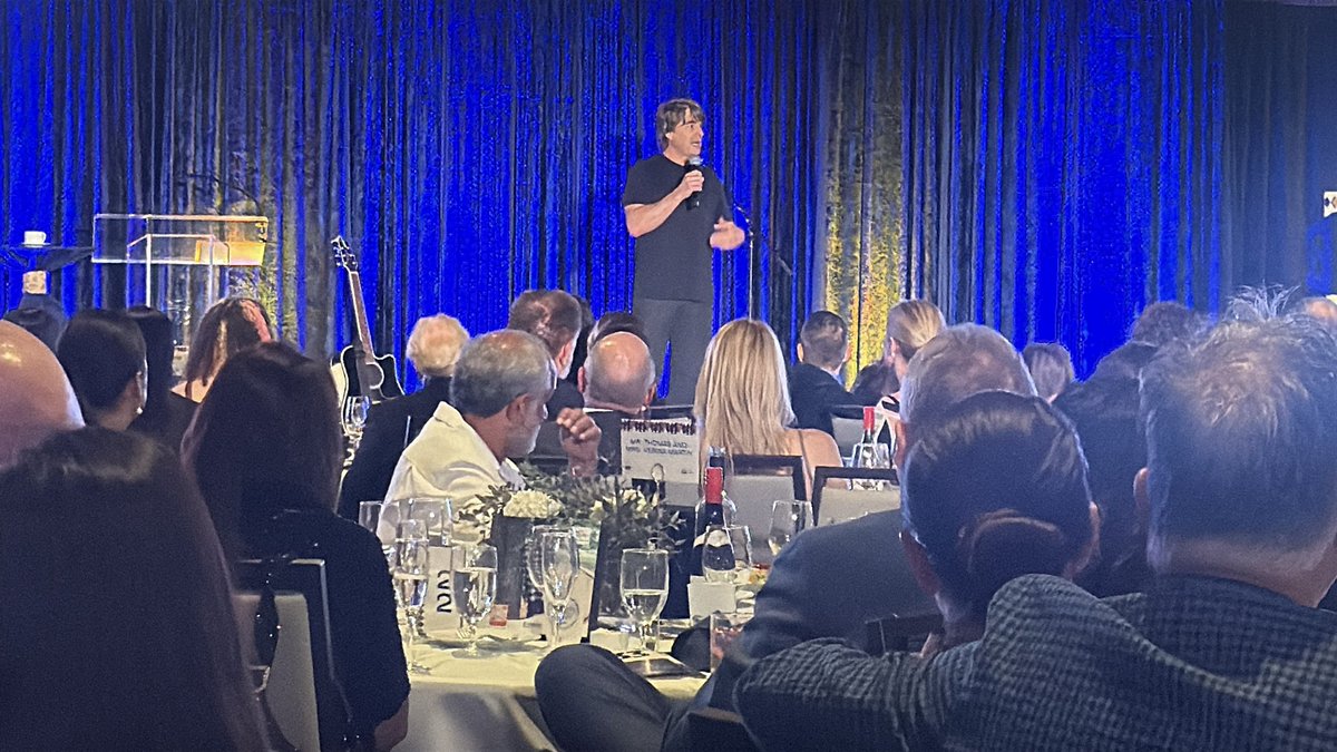 JimmyWayne's tweet photo. Grateful to spend an evening with THRUProject in San Antonio sharing my keynote, The Power of One. Laughter, tears, reflection, and a standing ovation - but most of all, I was reminded how one person, one opportunity, or one open door can change a life. https://t.co/w2rO1IUhaw