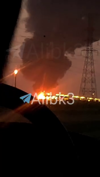 NecroEmpire's tweet photo. #Iran #IranWar #Yémen #ArabieSaoudite La raffinerie de Djeddah continue à bruler dans l'ouest de l'Arabie Saoudite et de nouveaux incendies ont été filmés dans d'autres endroits de la ville saoudienne. 7/10/2026 VIDEOS https://t.co/FPBlkITspR https://t.co/dEvShLk1zF https://t.co/nMpZS1N0OB