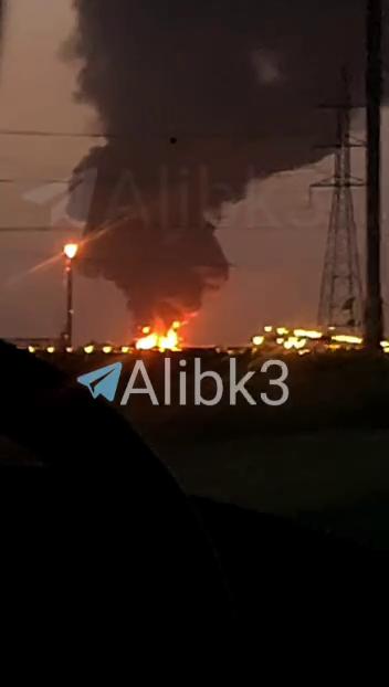 NecroEmpire's tweet photo. #Iran #IranWar #Yémen #ArabieSaoudite La raffinerie de Djeddah continue à bruler dans l'ouest de l'Arabie Saoudite et de nouveaux incendies ont été filmés dans d'autres endroits de la ville saoudienne. 7/10/2026 VIDEOS https://t.co/FPBlkITspR https://t.co/dEvShLk1zF https://t.co/nMpZS1N0OB