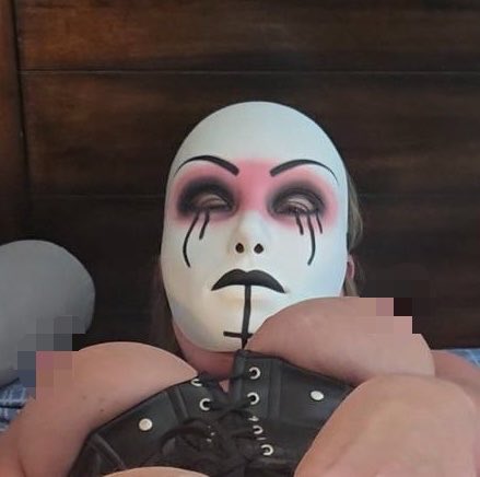 sablevesperxo's tweet photo. Behind the mask, she’s still someone else. 🔑 https://t.co/OhgO9JiKwn