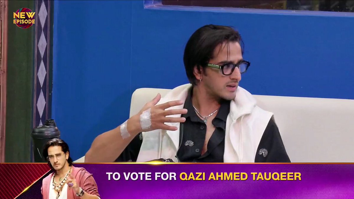 inomentll's tweet photo. Vote for Qazi and have all ur friends and family vote before 12 am! 
abo karo and comment screenshots with taglines.

QAZI STANDING TALL AGAINST ALL
Qazi VS ALL
#QaziTouqeer #BiggBoss20 #BB20 https://t.co/OcZQif7g0v