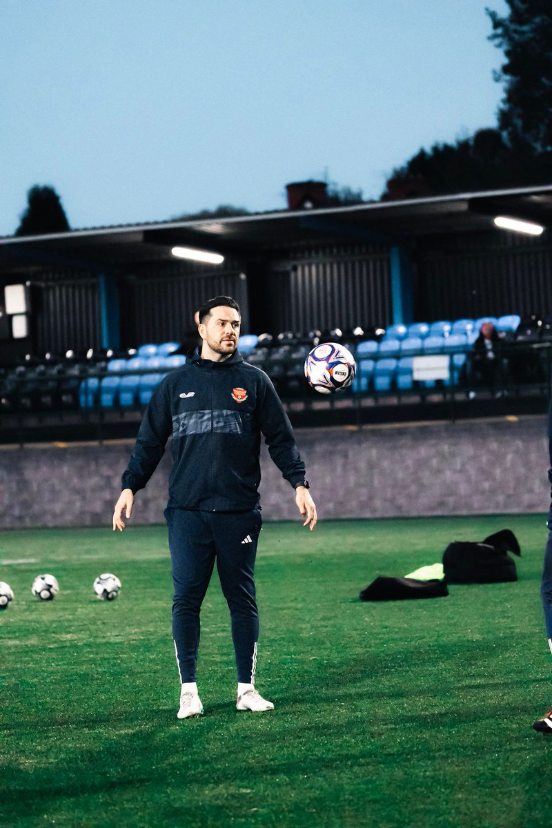 AvroFC's tweet photo. 📸Warming up for this freezing fixture 🥶 Kickoff in 30 minutes! 

#UpTheRo https://t.co/V4NS6OIrh5